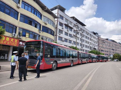 安全護(hù)航 助力高考——內(nèi)江市東興城鄉(xiāng)公交公司保考運(yùn)輸在行動(dòng)